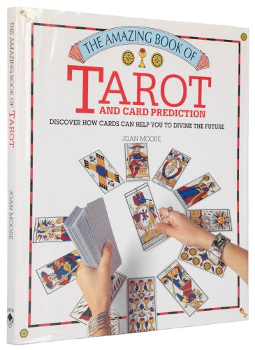The Amazing Book of Tarot and Card Prediction - Joan Moore