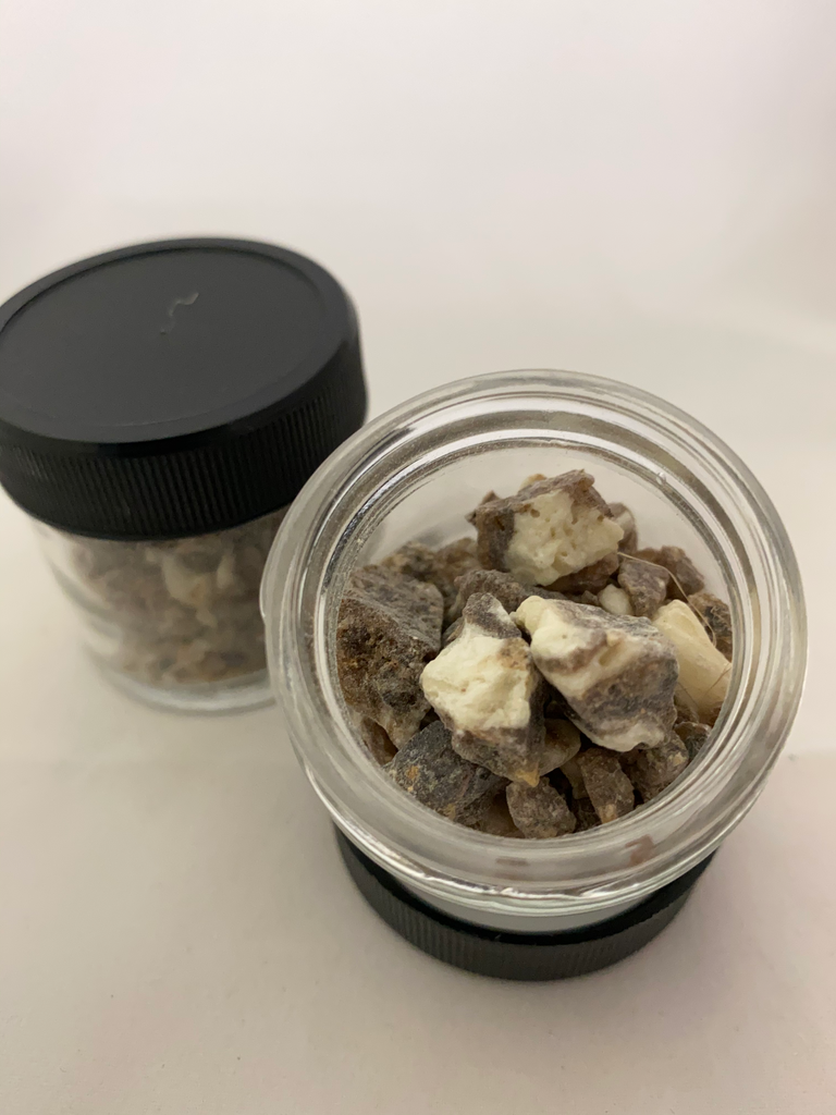Black copal resin with resealable jar